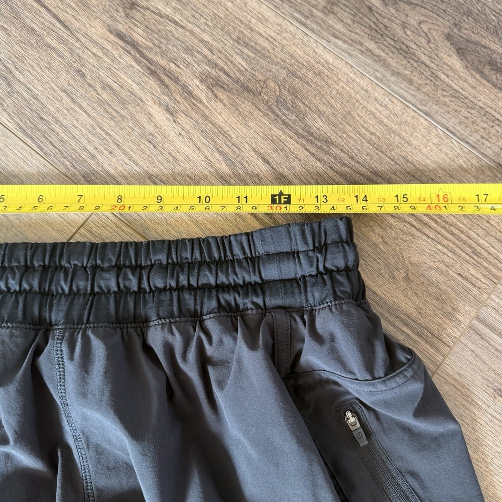 Lululemon Tracker Low-Rise Lined Short 4" Black Women's Size 10 Pocket Outdoors - Picture 2 of 3